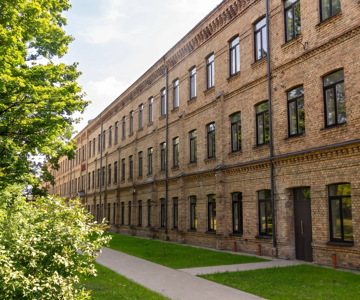 Ekonomi ve Kültür Üniversitesi (EKA)